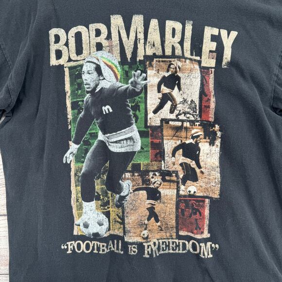 Bob Marley Football is Freedom Short Sleeve T-Shirt Adult Size XL Black - Picture 3 of 7